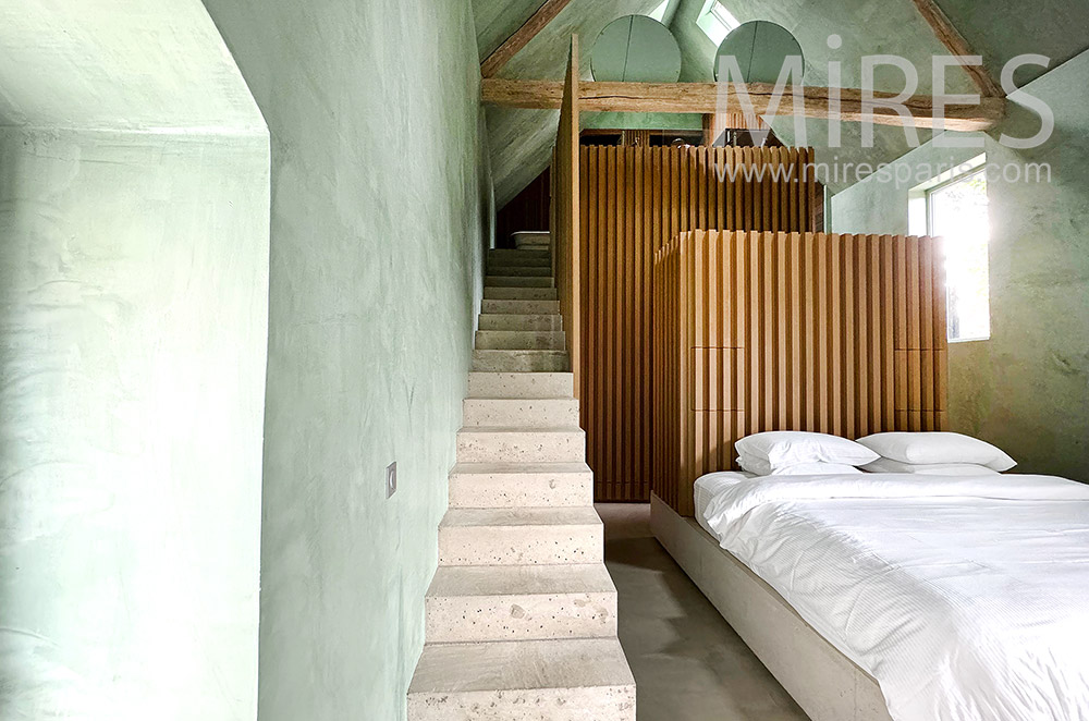 C2235 – Staircase