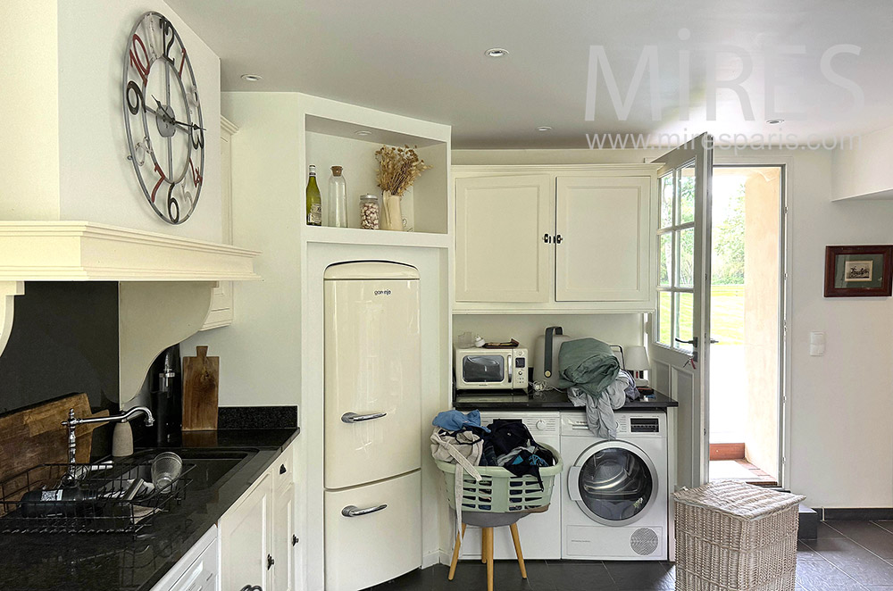 C2233 – Laundry room