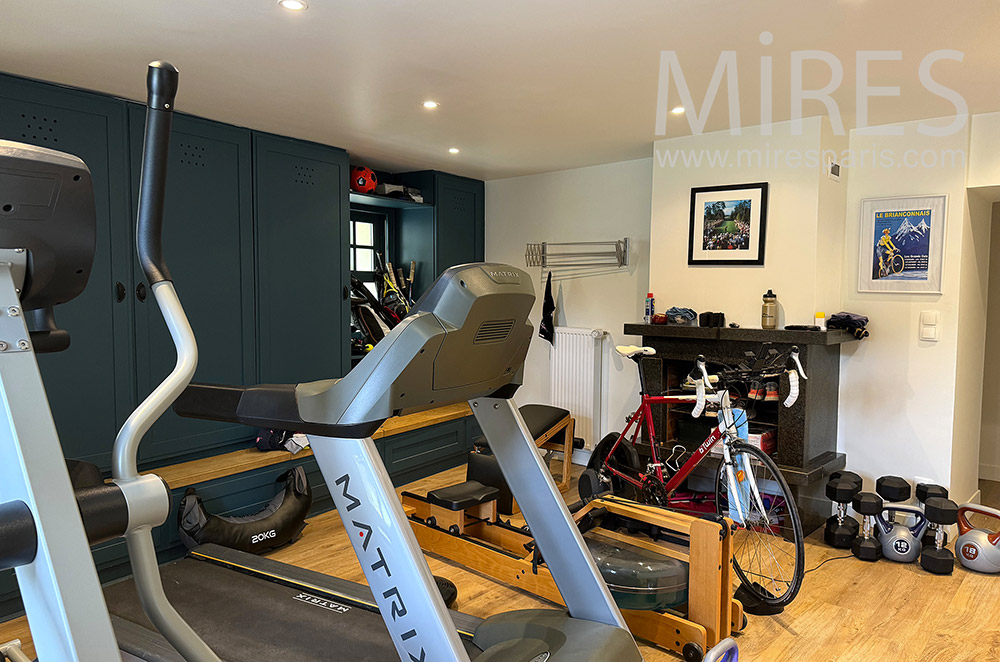 C2233 – Gym
