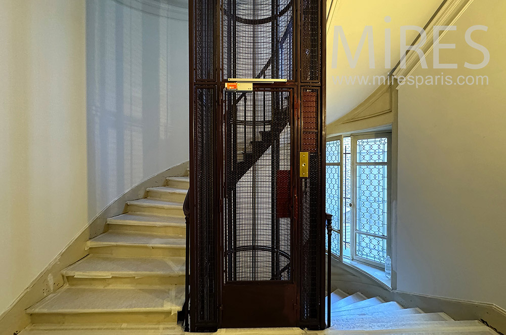 C2238 – Elevator and entrance