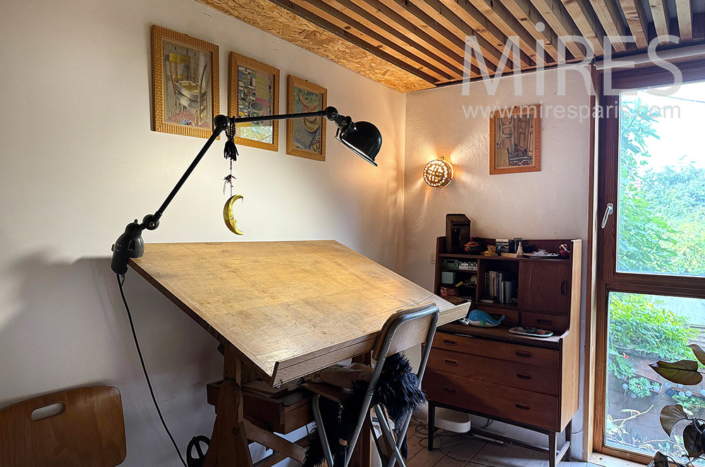 C2239 – Desk
