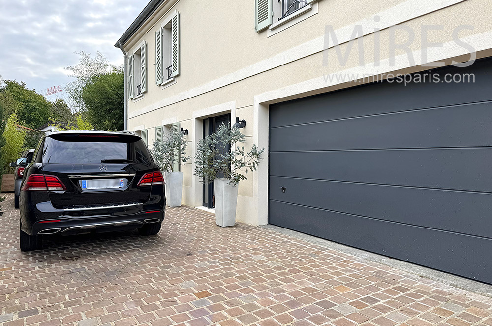 C2240 – Garage