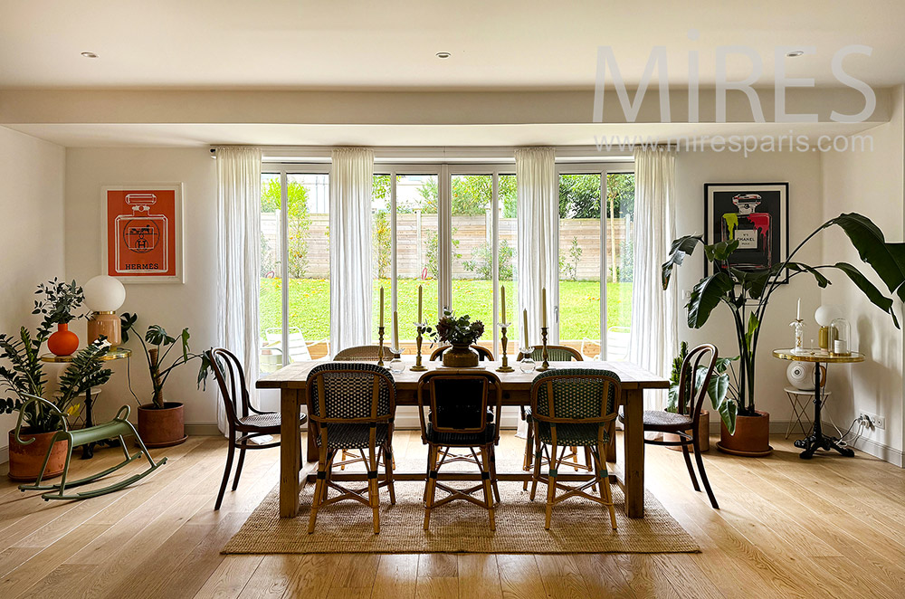 C2240 – Dining room