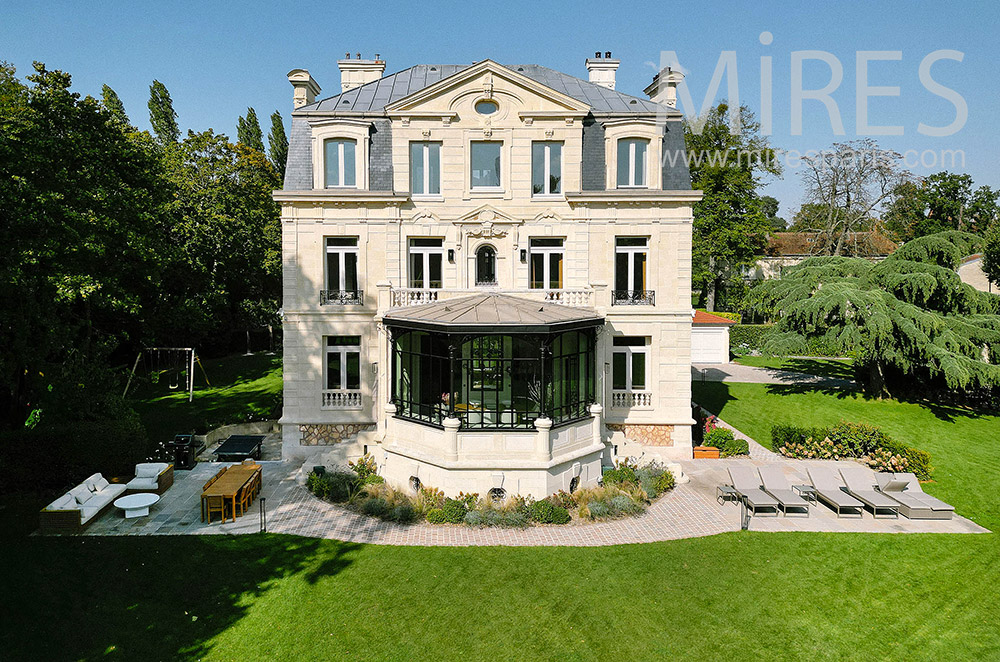 C2246 – Maison avec piscine intérieure