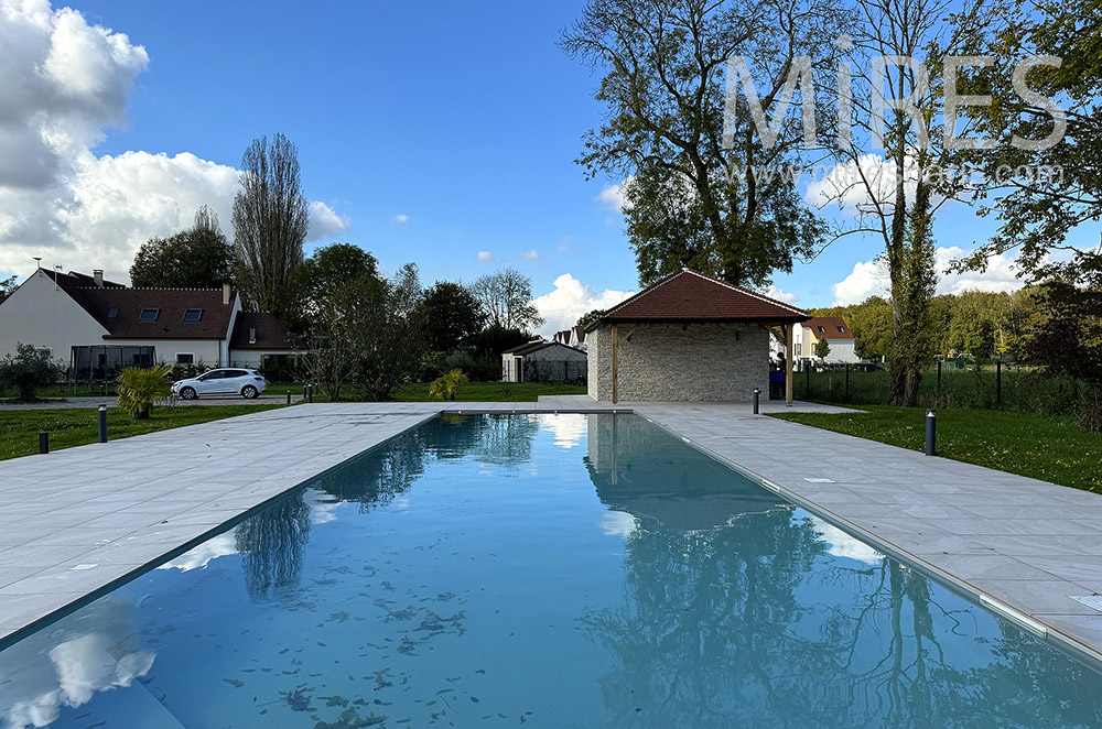 C2242 – Swimming pool