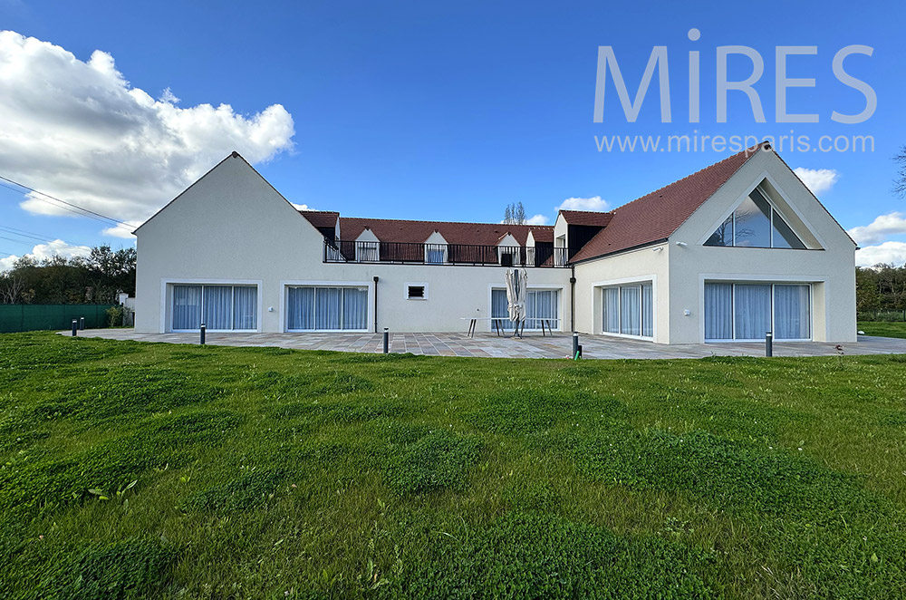 C2242 – Exteriors