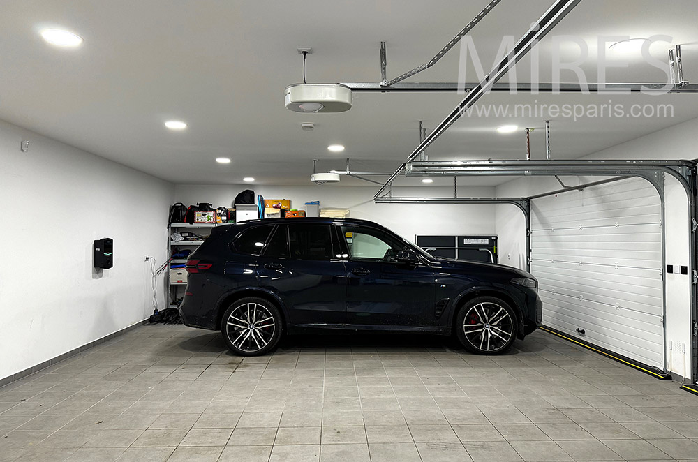 C2242 – Garage