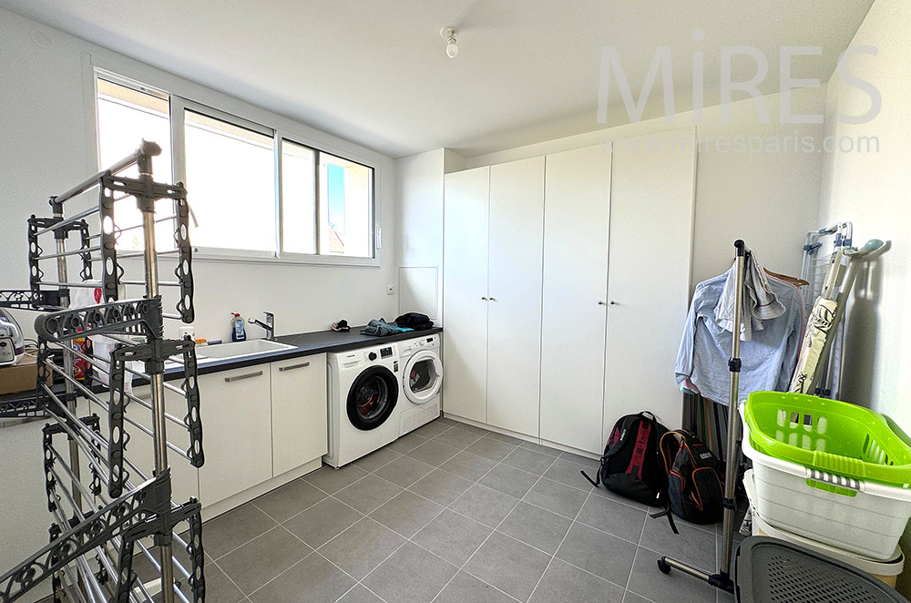 C2242 – Laundry room