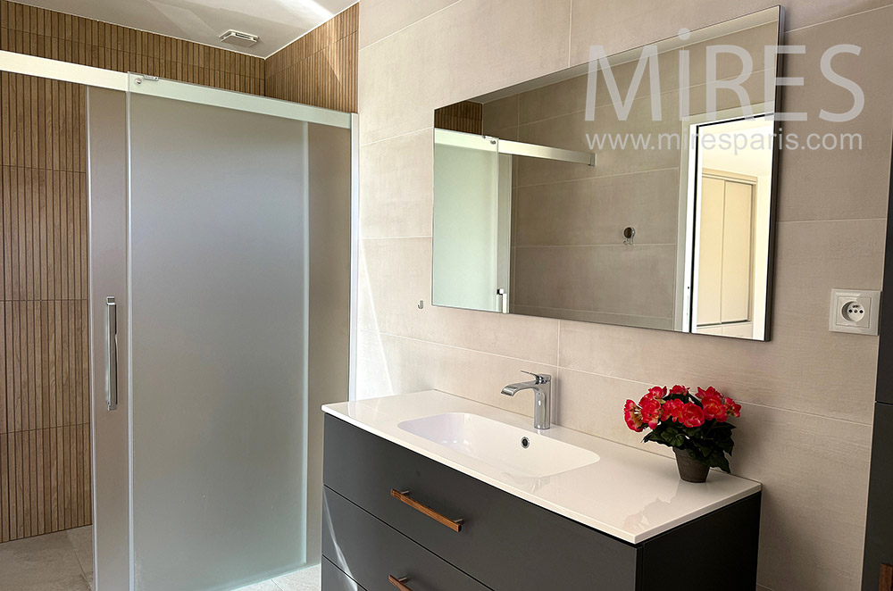 C2242 – Bathroom 1