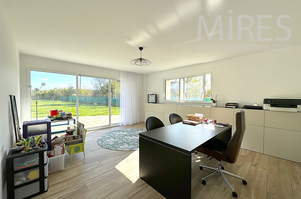 C2242 – Office