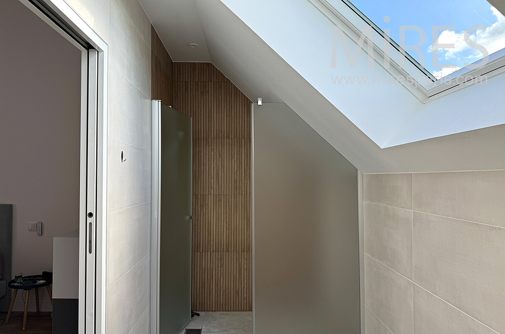 C2242 – Bathroom 2
