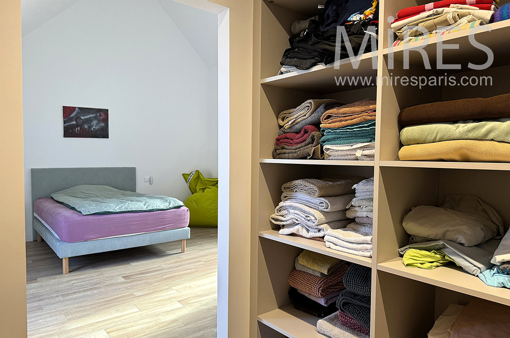 C2242 – Dressing