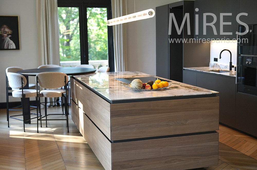 C2246 – Open kitchen