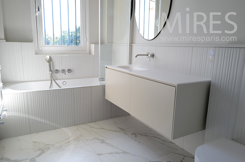 C2246 – Bathroom 1