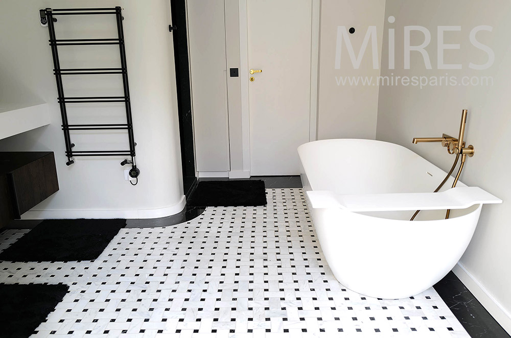 C2246 – Bathroom 2