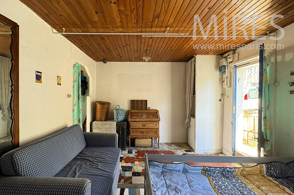 C2249 – Living room
