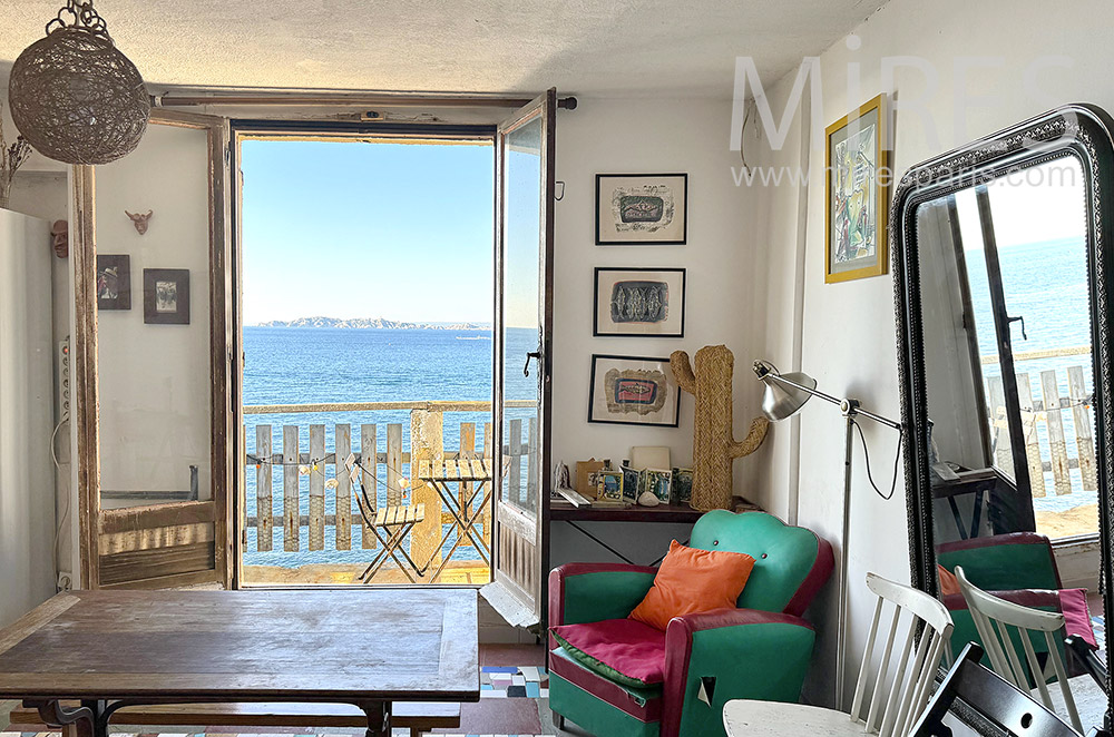 C2249 – Salon vue sur mer