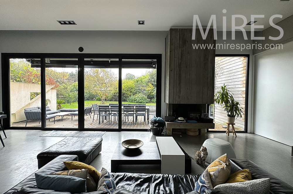 C2250 – Living room