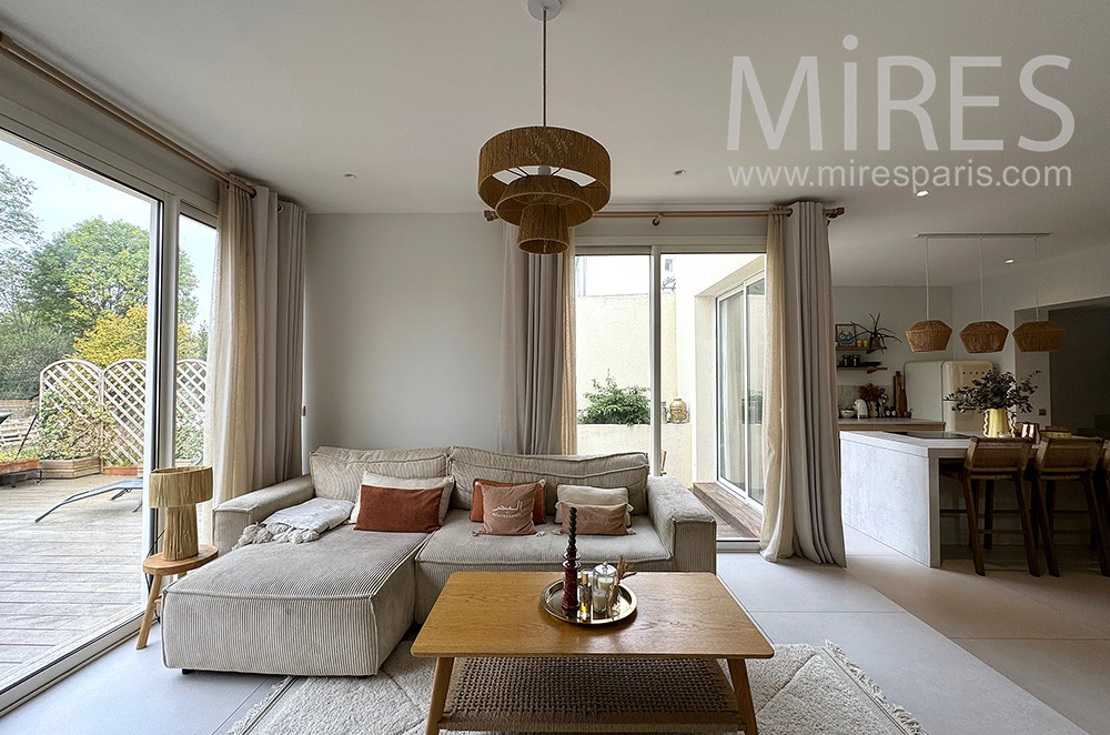 C2251 – Living room