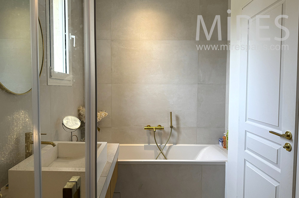 C2251 – Bathroom 2