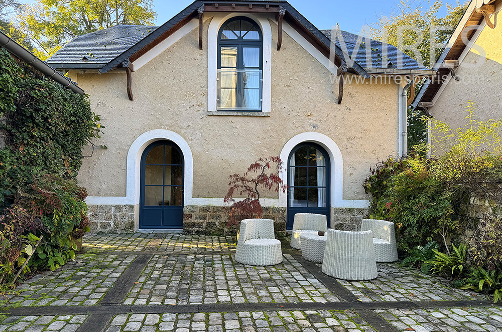 C2253 – House 2