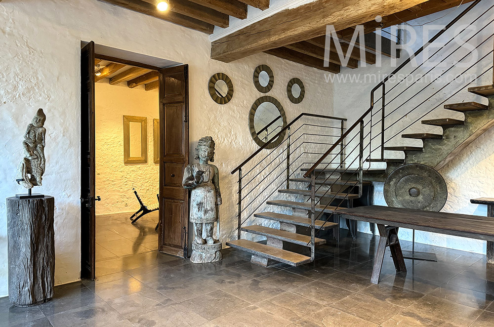 C2253 – Staircase 2