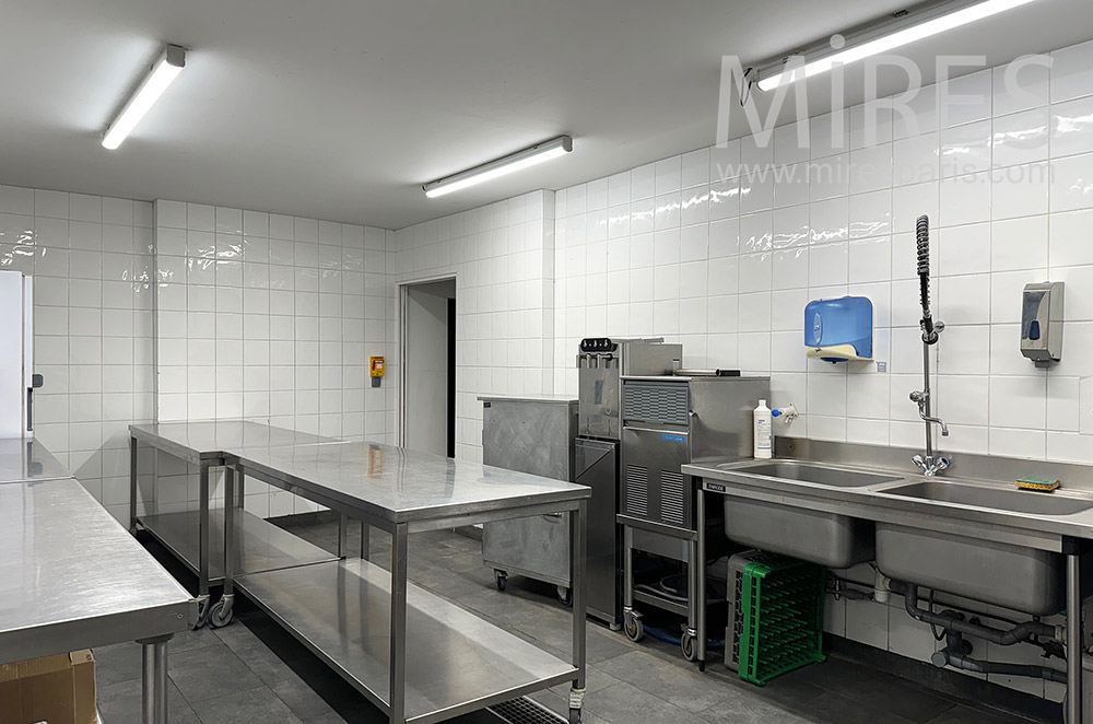 C2253 – Kitchen