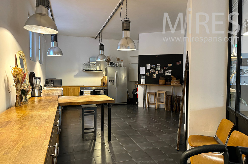 C2256 – Kitchen
