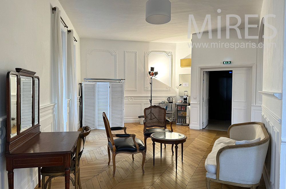 C2257 – Loge