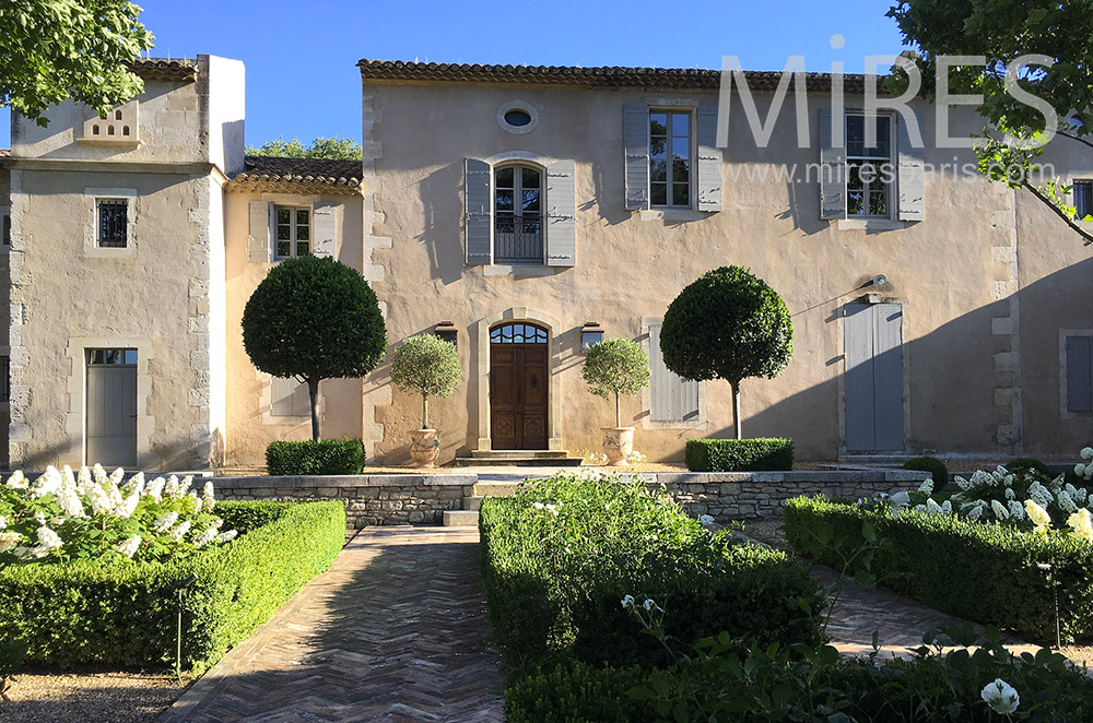 C2265 – Provencal house