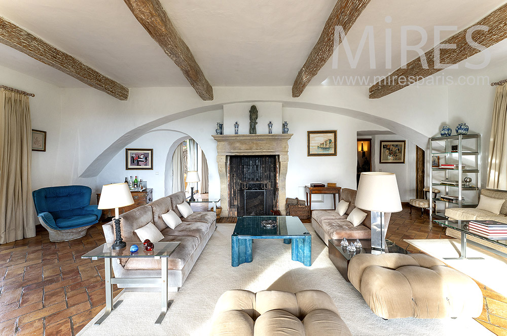 C2266 – House with swimming pool