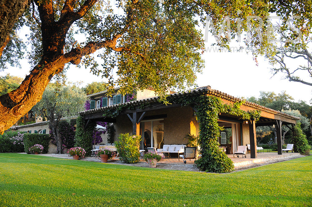 C2266 – Exteriors