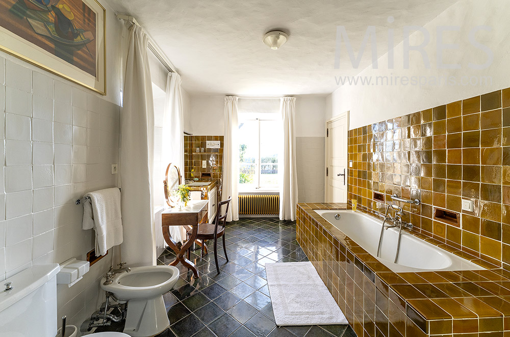 C2266 – Bathroom 1