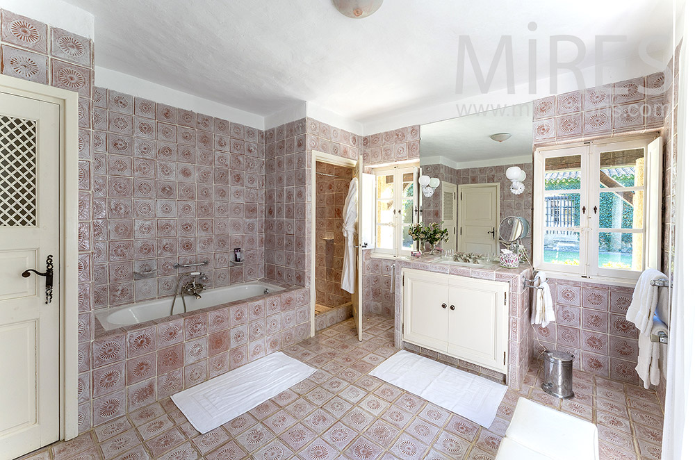 C2266 – Bathroom 2