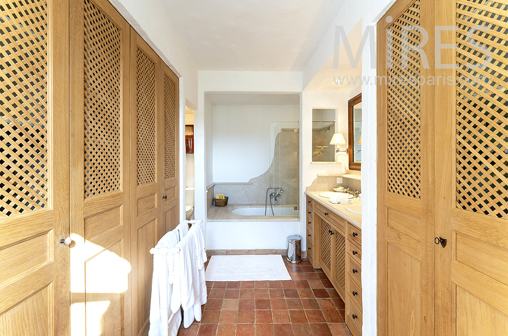 C2266 – Bathroom 3