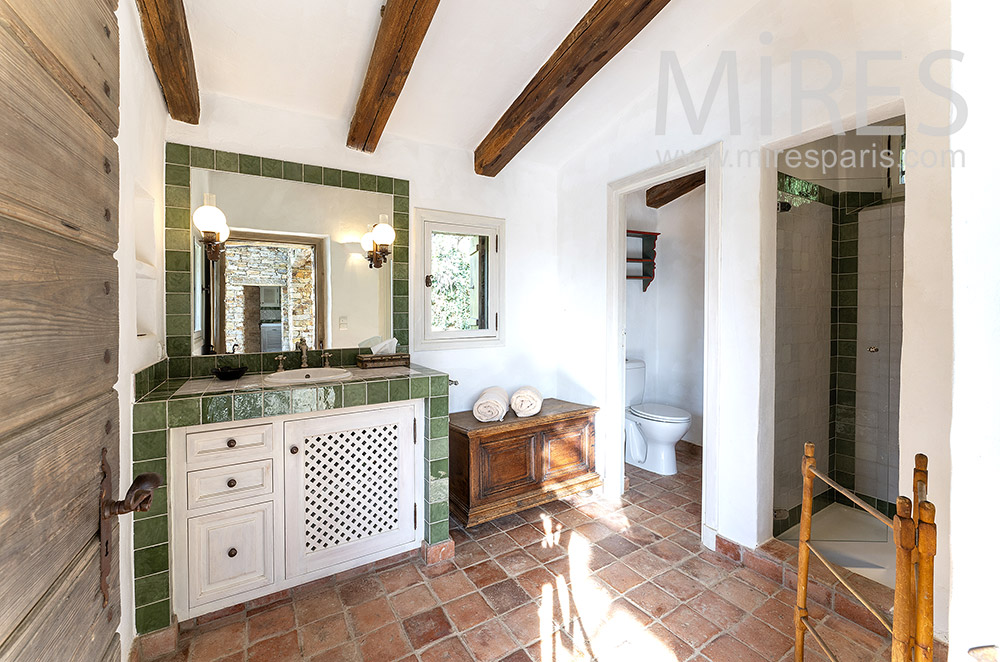 C2266 – Bathroom 4