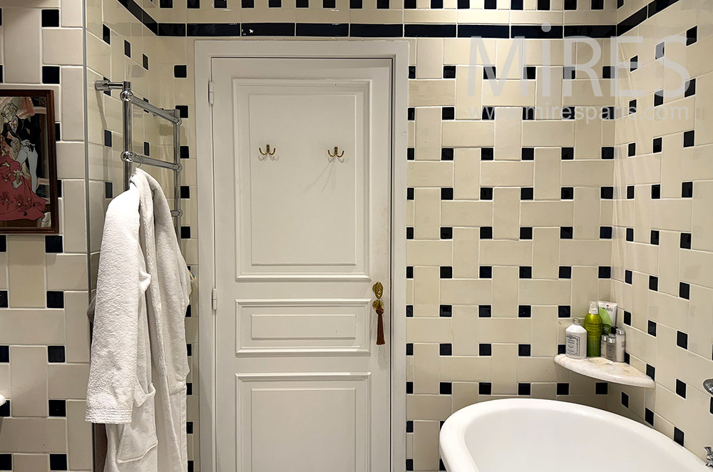 C2273 – Bathroom 1