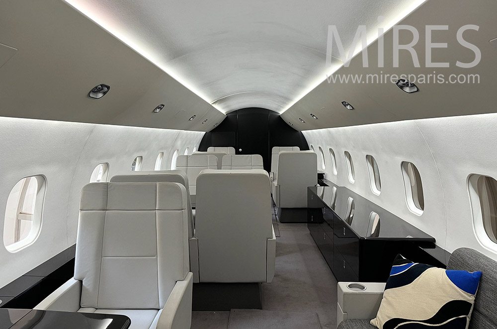 C2277 – Avion privé et bureaux