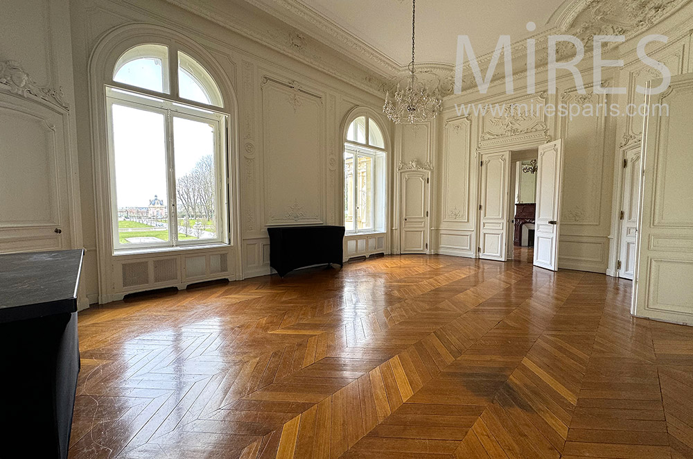C2276 – Empty dining room 4
