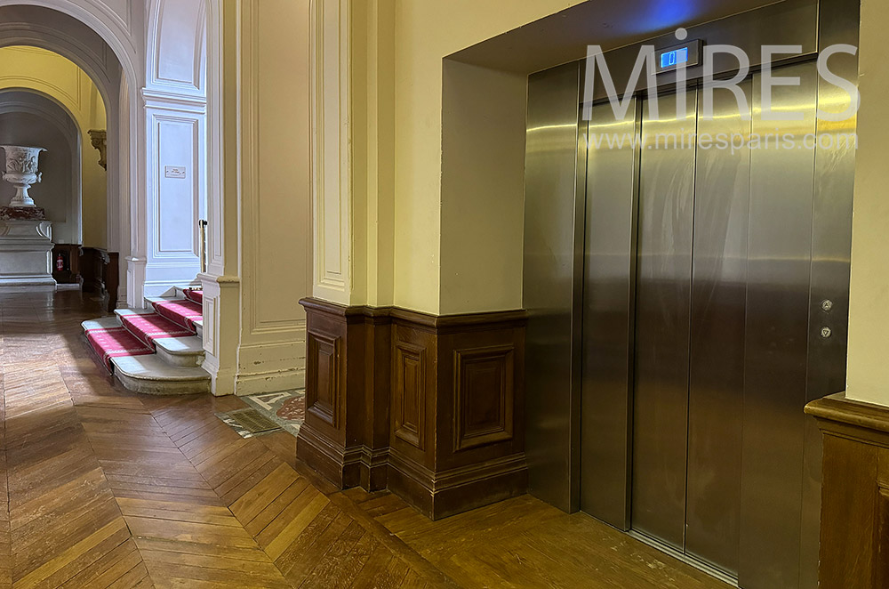 C2276 – Elevator