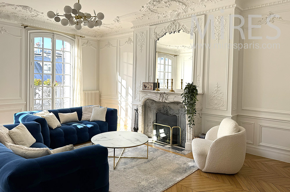 C2279 – Living room