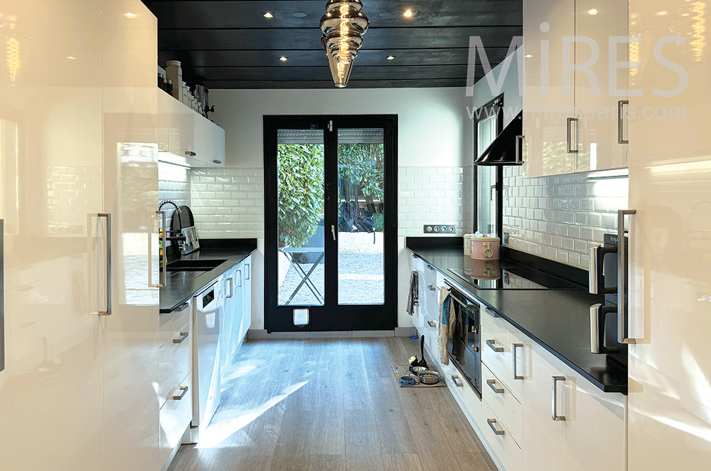 C2281 – Kitchen