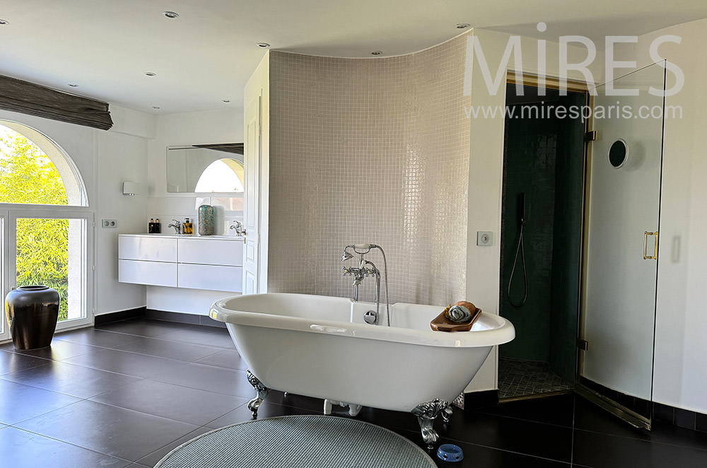 C2281 – Bathroom 1