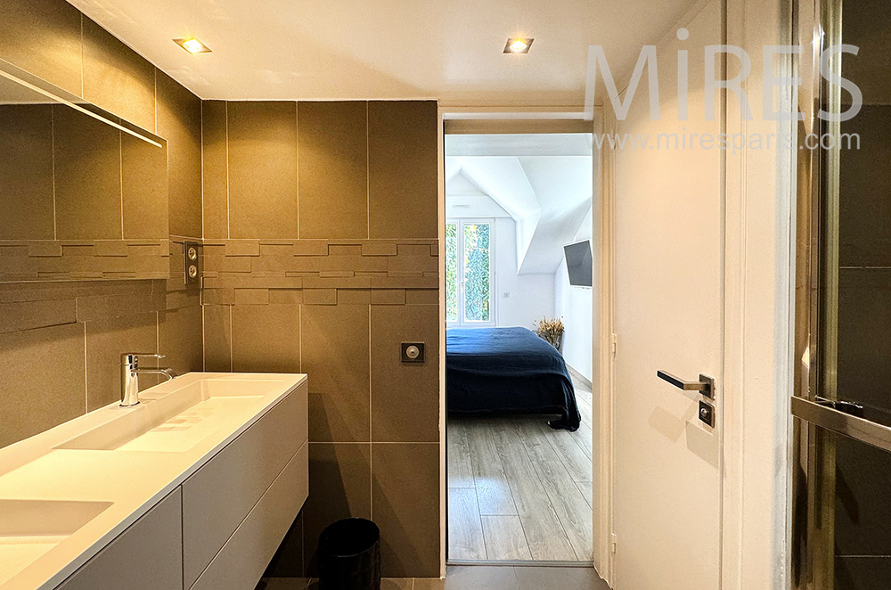 C2281 – Bathroom 2