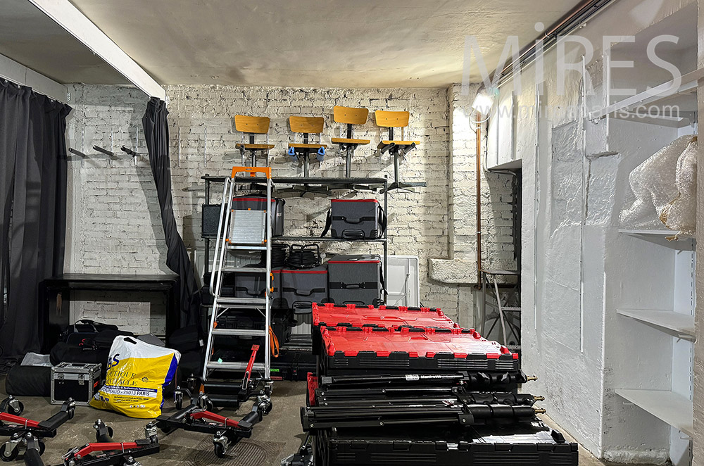 C2284 – Backstage