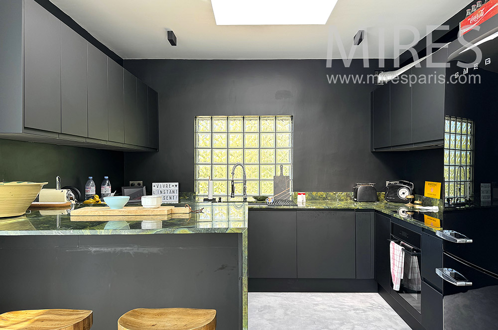 C2289 – Kitchen