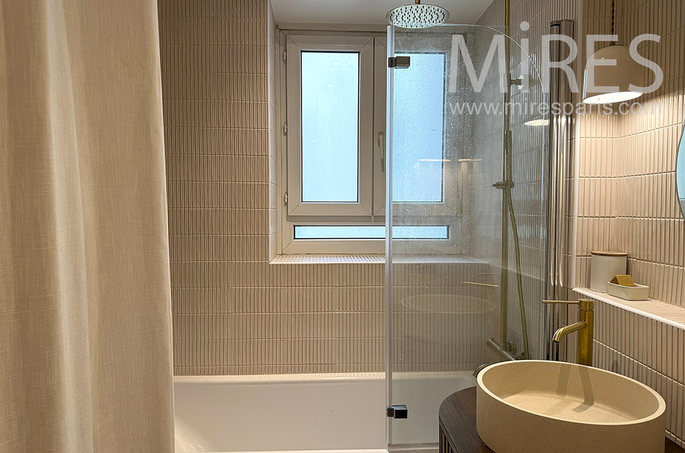 C2290 – Bathroom 2