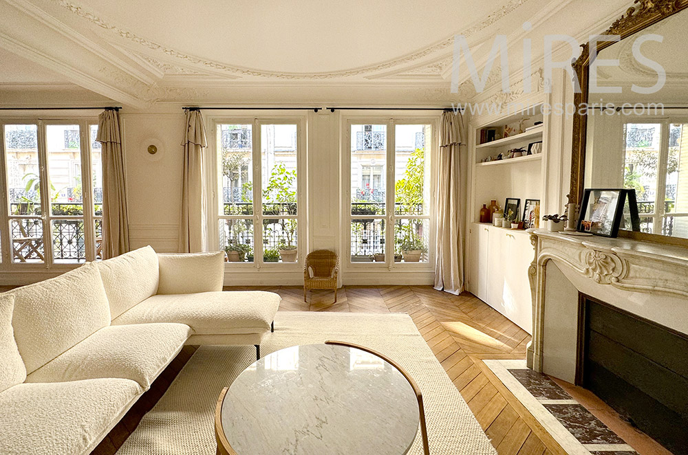 C2290 – Living room