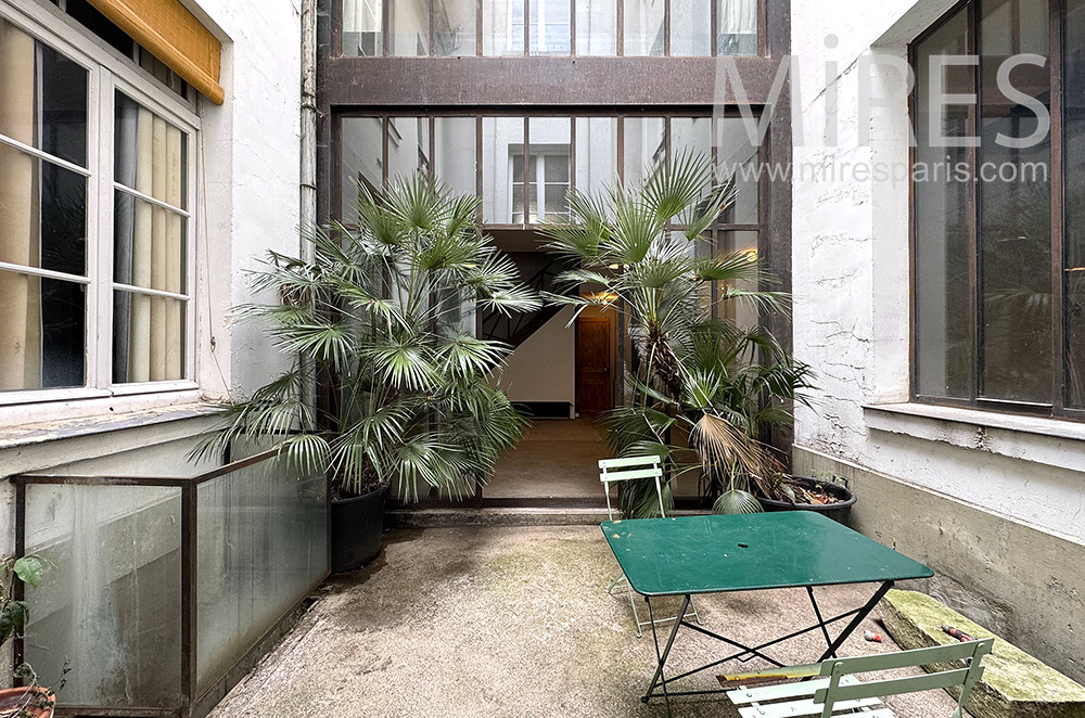 C2291 – Courtyard