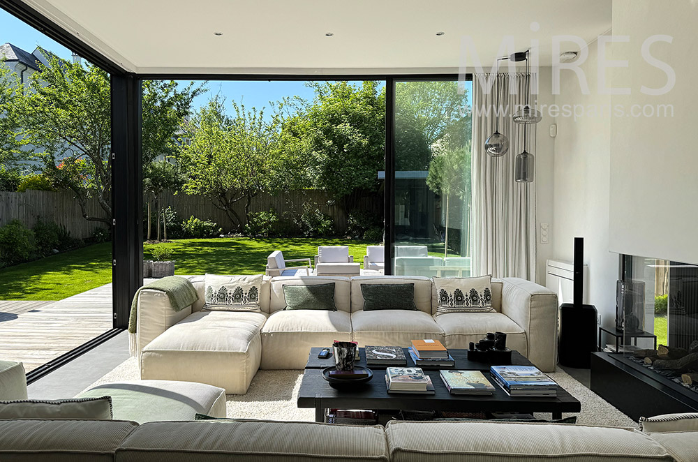 C2293 – Living room 1